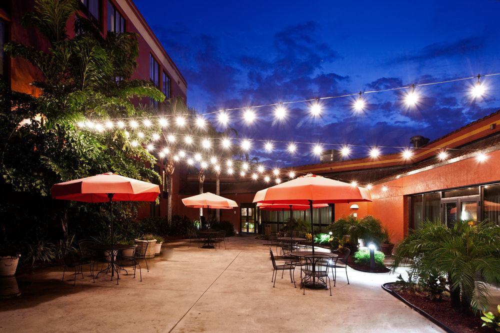 Doubletree By Hilton Fort Myers At Bell Tower Shops Eksteriør billede
