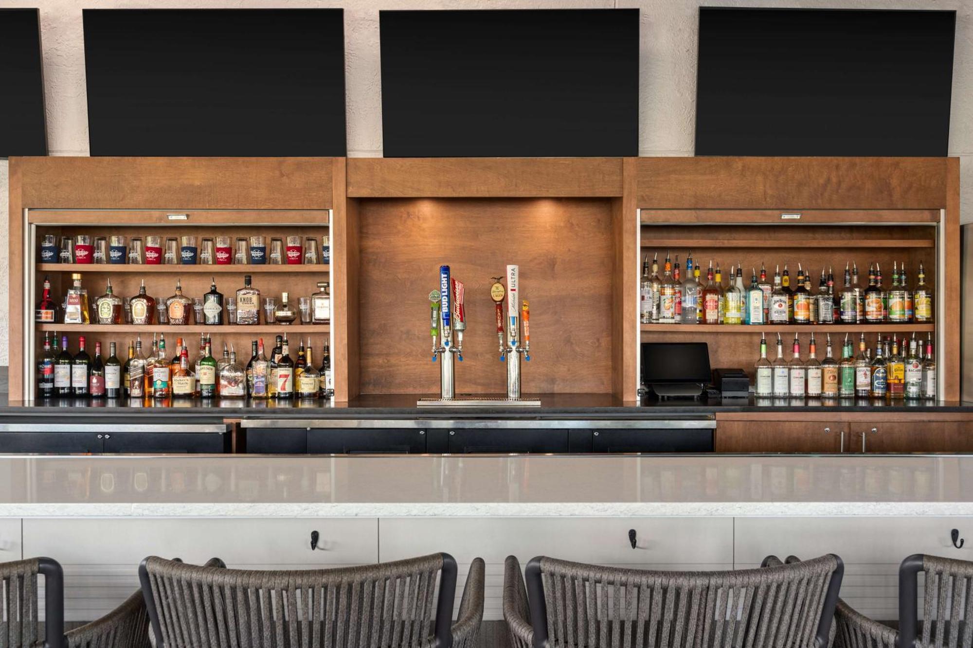 Doubletree By Hilton Fort Myers At Bell Tower Shops Eksteriør billede