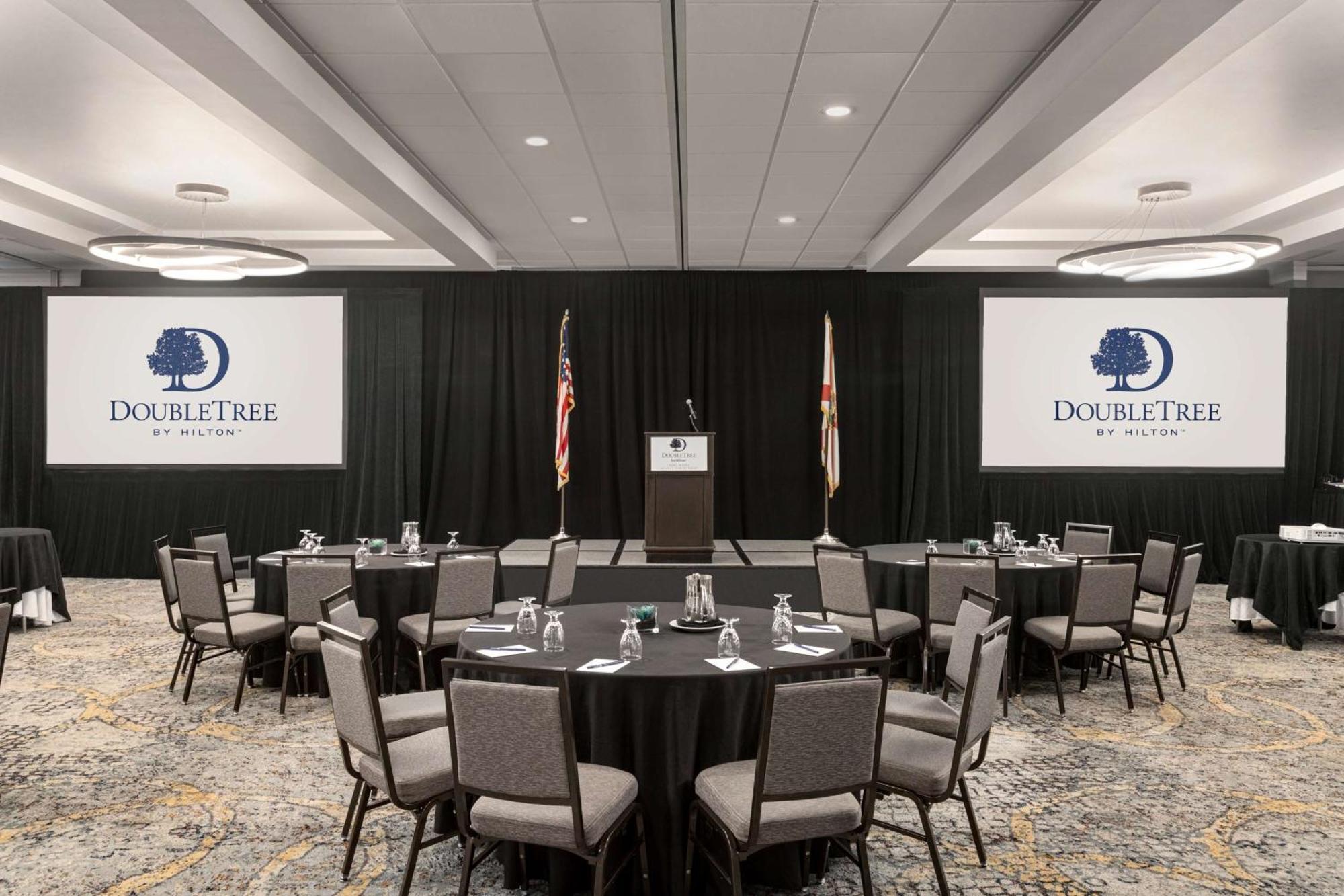 Doubletree By Hilton Fort Myers At Bell Tower Shops Eksteriør billede