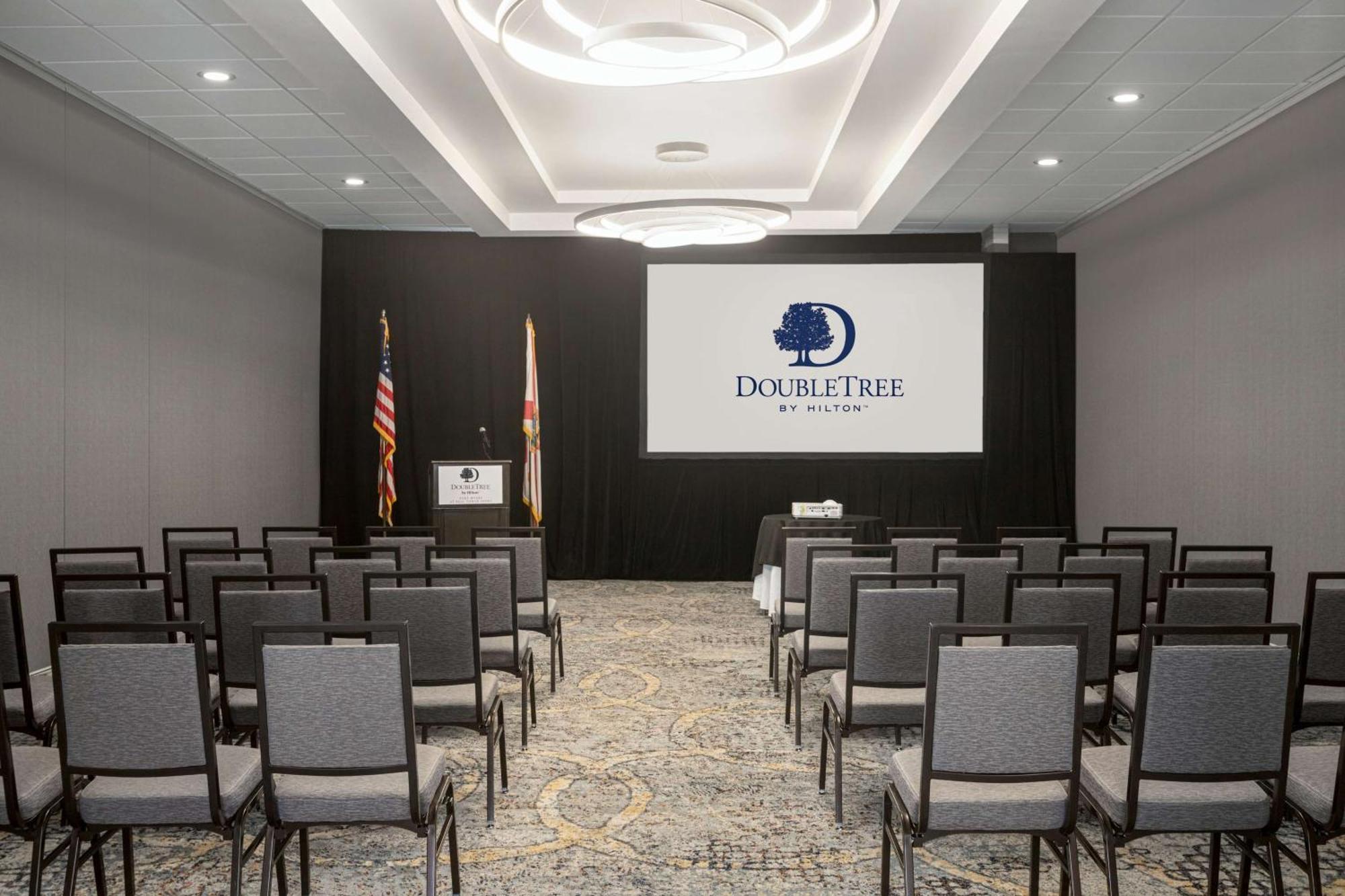 Doubletree By Hilton Fort Myers At Bell Tower Shops Eksteriør billede
