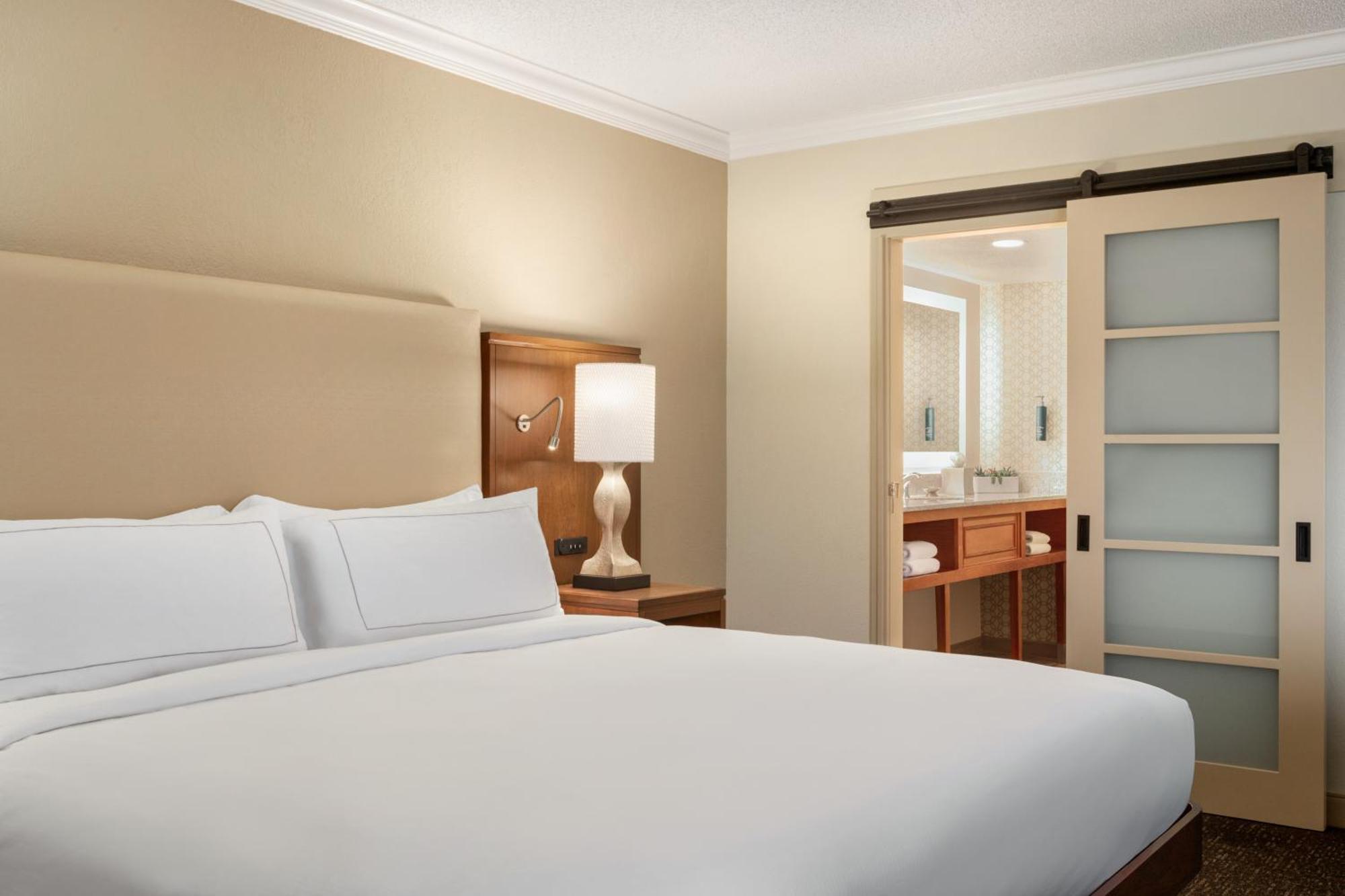 Doubletree By Hilton Fort Myers At Bell Tower Shops Eksteriør billede