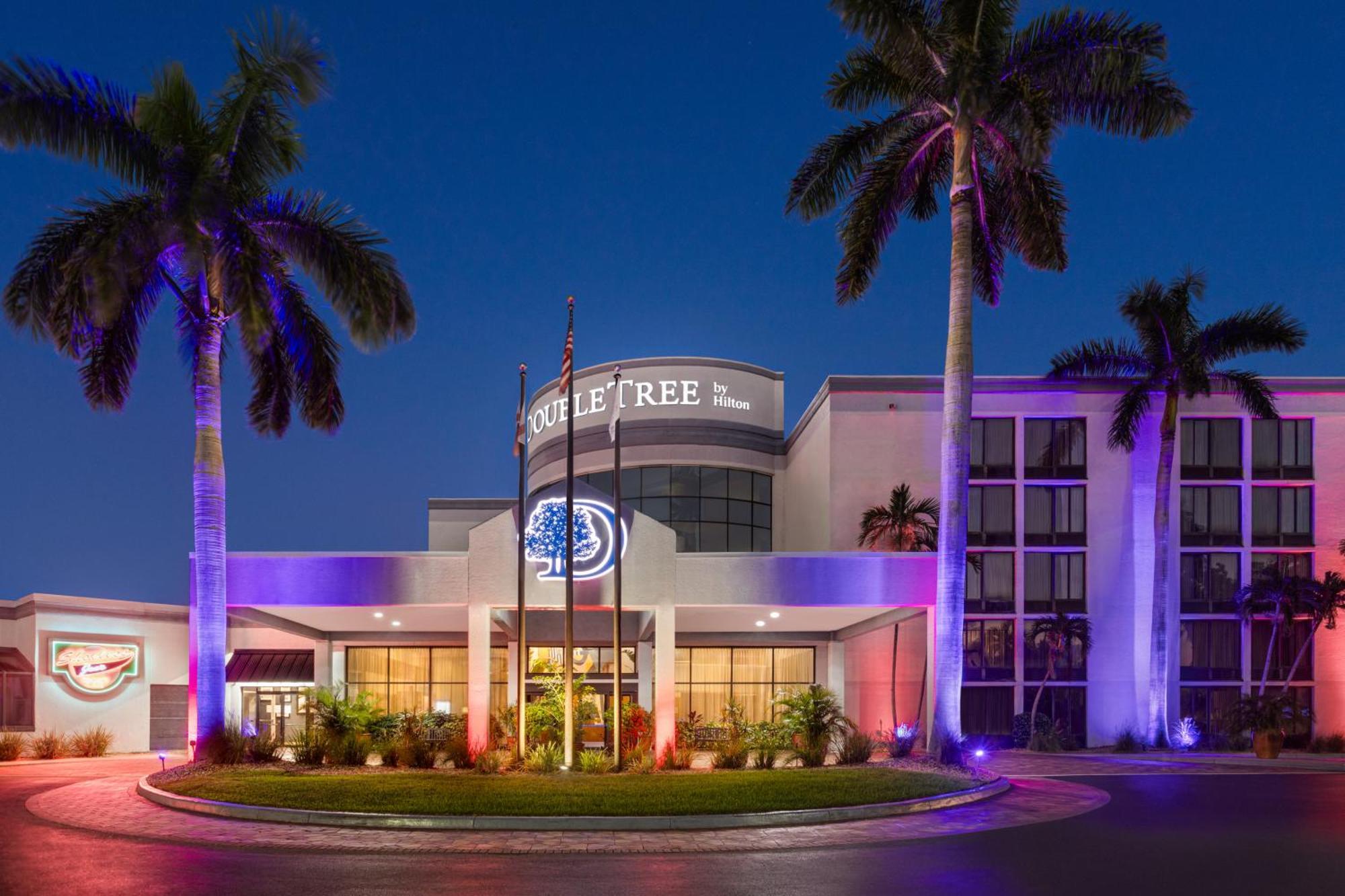 Doubletree By Hilton Fort Myers At Bell Tower Shops Eksteriør billede
