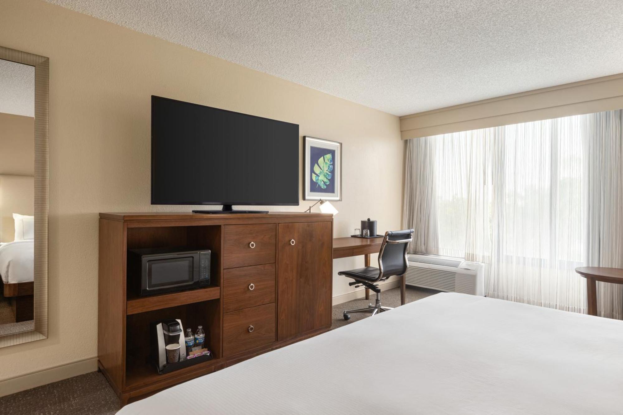 Doubletree By Hilton Fort Myers At Bell Tower Shops Eksteriør billede